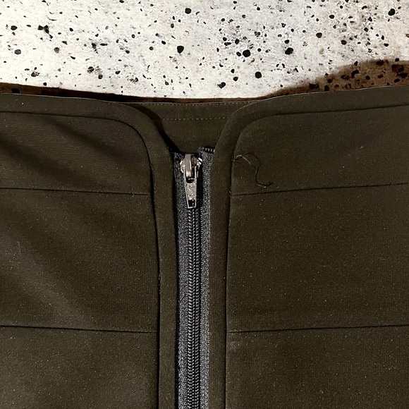 Escada pencil skirt circa 1990’s. Zipper back. - Picture 3 of 5